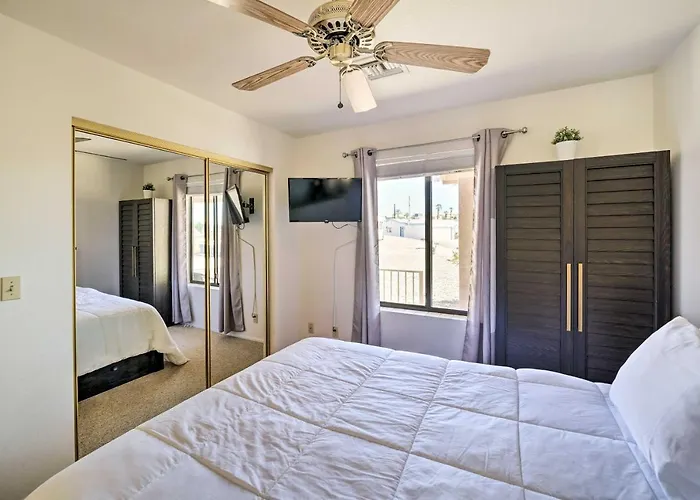 Game + Mtn Views: Havasu Escape! Ferienhaus